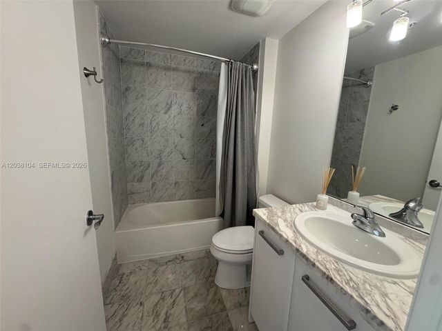 244 Biscayne Boulevard 702, Miami, FL 33132