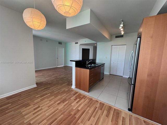 244 Biscayne Boulevard 702, Miami, FL 33132
