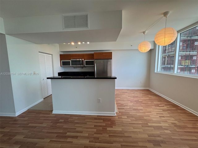244 Biscayne Boulevard 702, Miami, FL 33132