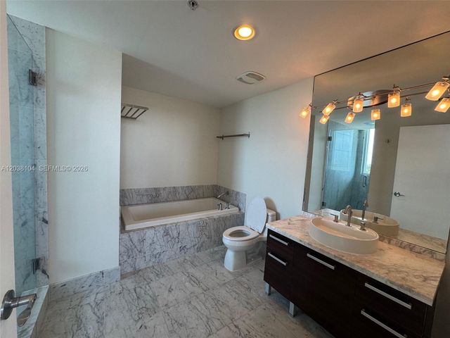 244 Biscayne Boulevard 702, Miami, FL 33132