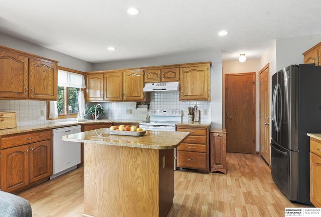 16914 Patterson Drive, Omaha, NE 68135