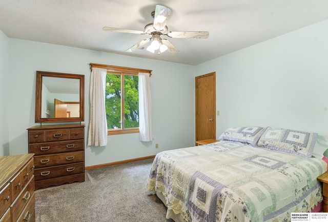 16914 Patterson Drive, Omaha, NE 68135
