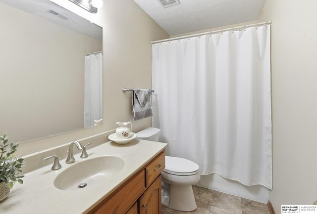 16914 Patterson Drive, Omaha, NE 68135