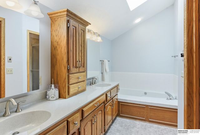 16914 Patterson Drive, Omaha, NE 68135