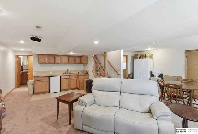 16914 Patterson Drive, Omaha, NE 68135