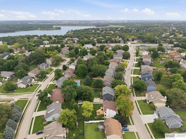16914 Patterson Drive, Omaha, NE 68135
