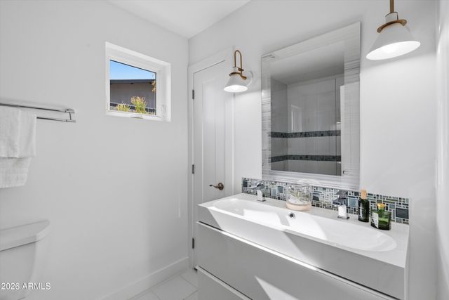 3230 E COLTER Street, Phoenix, AZ 85018