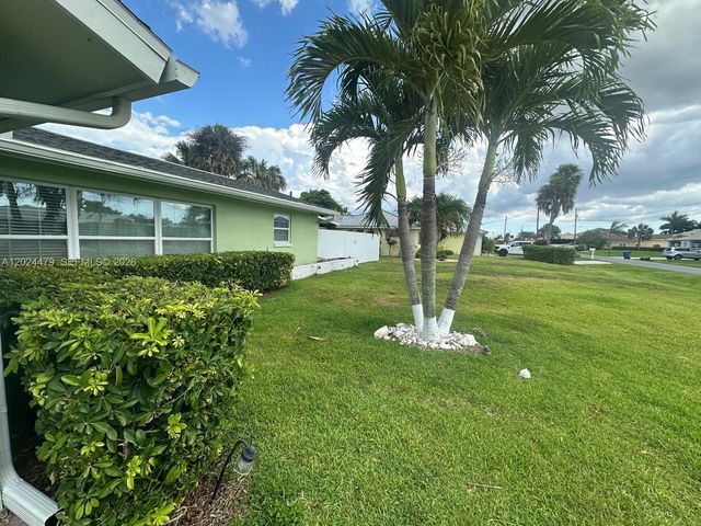 2212 Club House Road, North Fort Myers, FL 33917