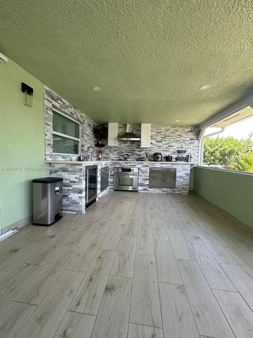 2212 Club House Road, North Fort Myers, FL 33917