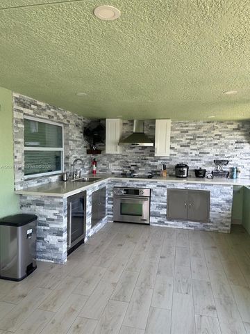 2212 Club House Road, North Fort Myers, FL 33917