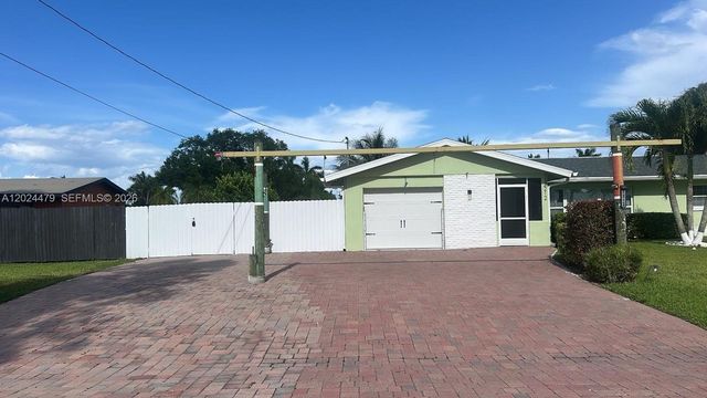 2212 Club House Road, North Fort Myers, FL 33917