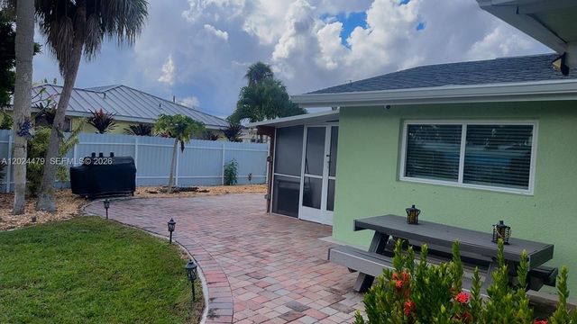 2212 Club House Road, North Fort Myers, FL 33917