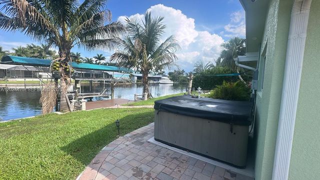 2212 Club House Road, North Fort Myers, FL 33917