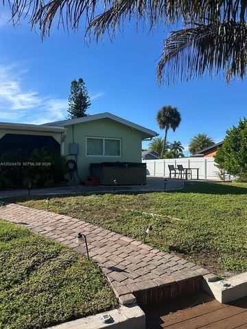 2212 Club House Road, North Fort Myers, FL 33917