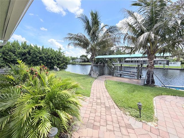 2212 Club House Road, North Fort Myers, FL 33917