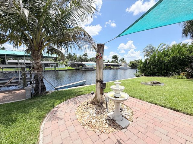 2212 Club House Road, North Fort Myers, FL 33917