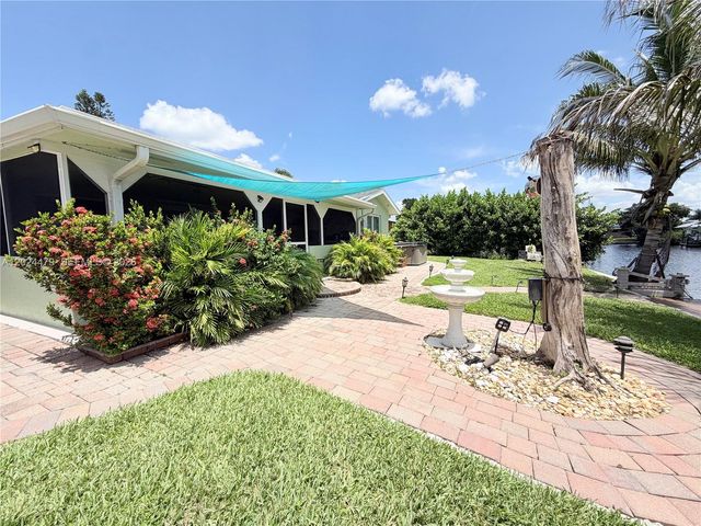 2212 Club House Road, North Fort Myers, FL 33917