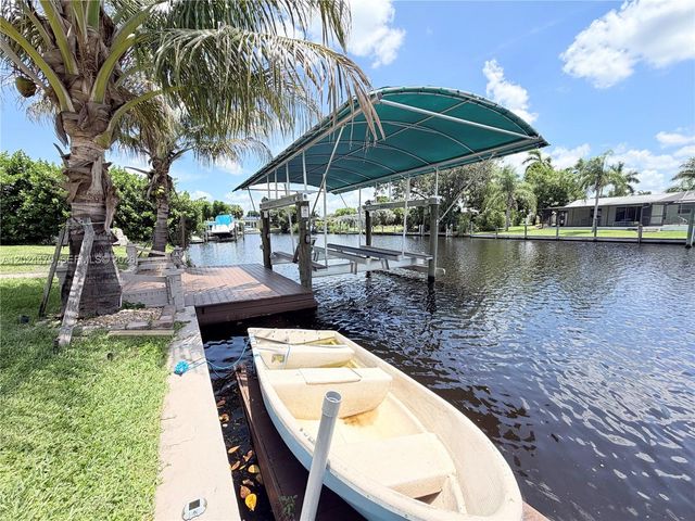 2212 Club House Road, North Fort Myers, FL 33917