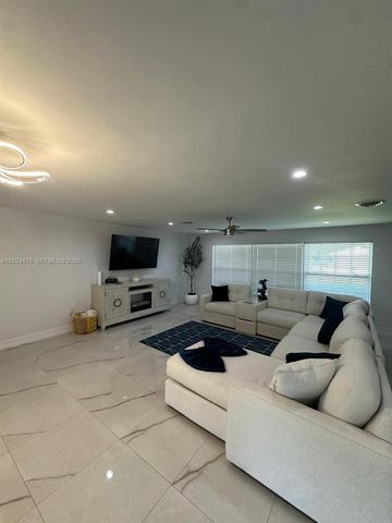 2212 Club House Road, North Fort Myers, FL 33917