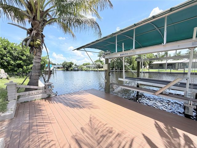 2212 Club House Road, North Fort Myers, FL 33917