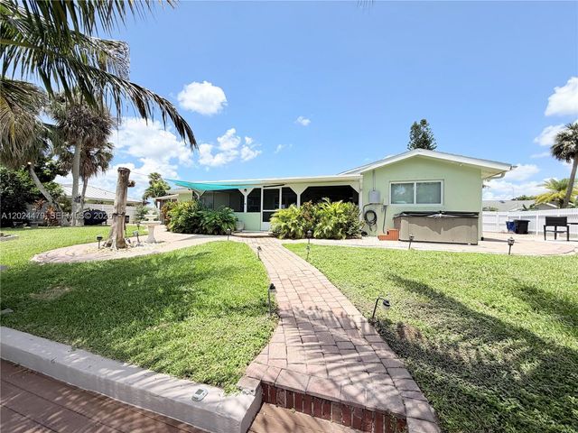 2212 Club House Road, North Fort Myers, FL 33917