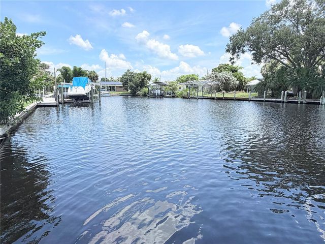 2212 Club House Road, North Fort Myers, FL 33917