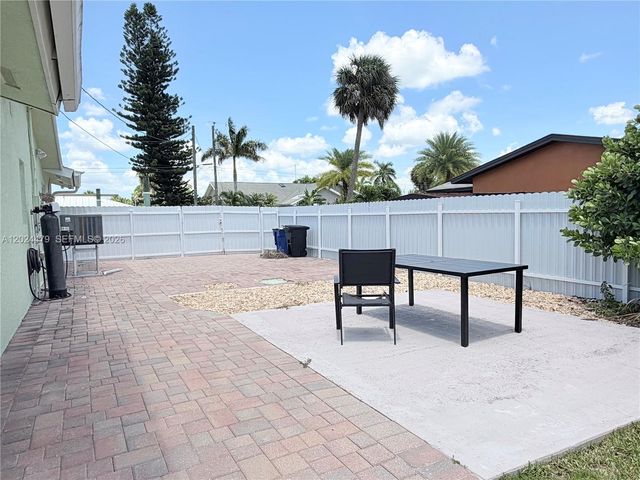 2212 Club House Road, North Fort Myers, FL 33917