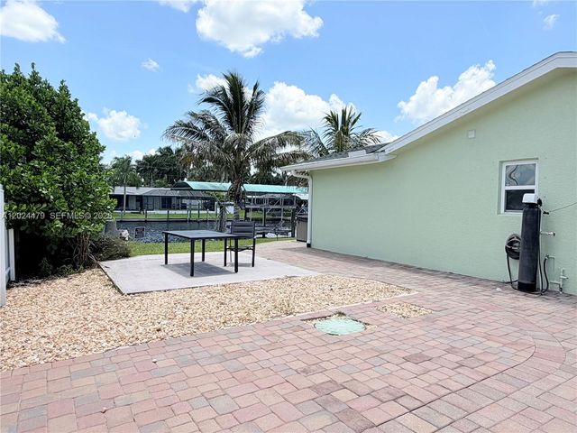 2212 Club House Road, North Fort Myers, FL 33917