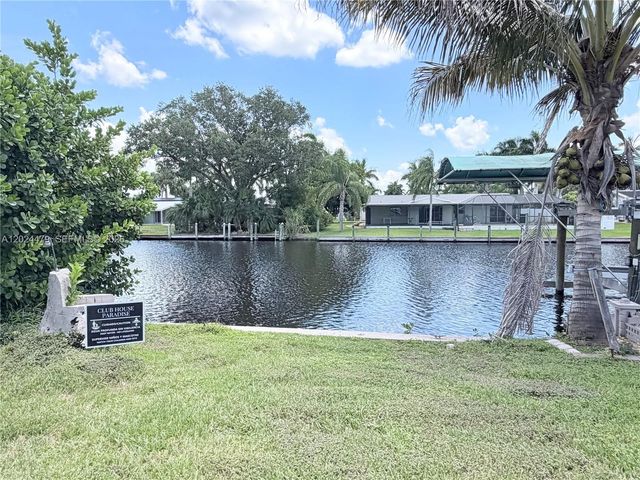 2212 Club House Road, North Fort Myers, FL 33917