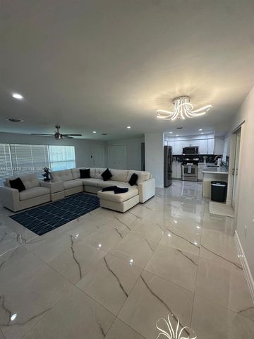 2212 Club House Road, North Fort Myers, FL 33917