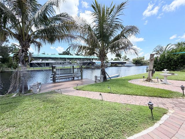2212 Club House Road, North Fort Myers, FL 33917