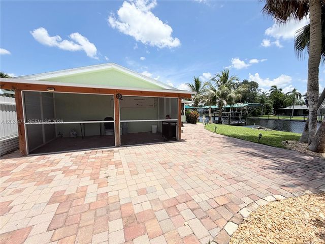 2212 Club House Road, North Fort Myers, FL 33917