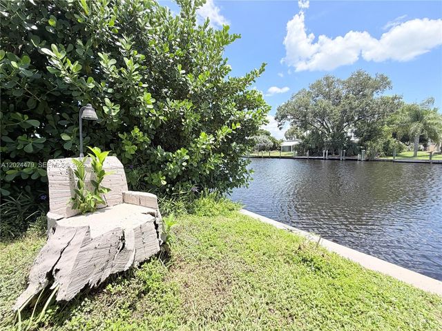 2212 Club House Road, North Fort Myers, FL 33917