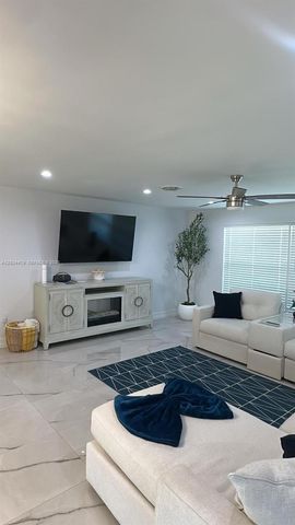 2212 Club House Road, North Fort Myers, FL 33917