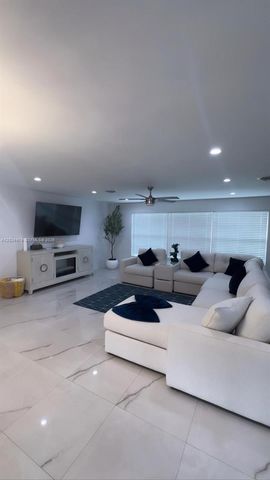 2212 Club House Road, North Fort Myers, FL 33917