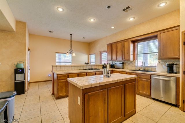 8152 Eagledancer Avenue, Las Vegas, NV 89129