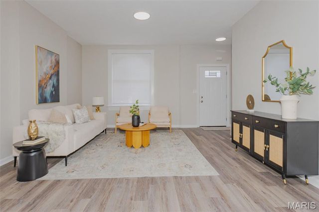 5418 Virginia Avenue, St Louis, MO 63111