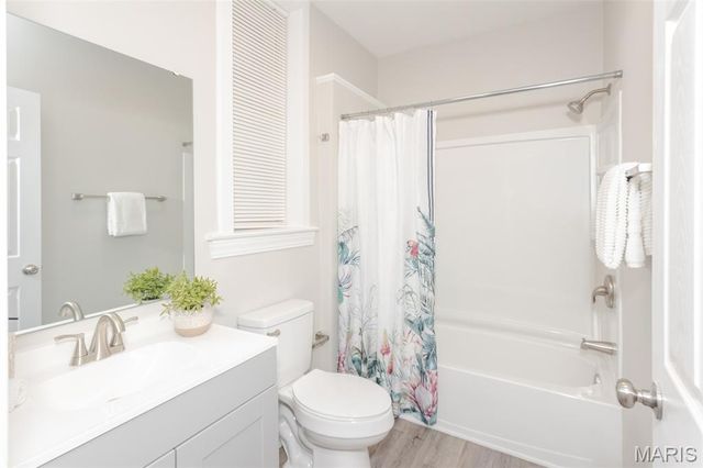 5418 Virginia Avenue, St Louis, MO 63111