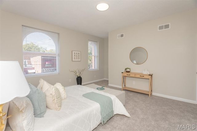 5418 Virginia Avenue, St Louis, MO 63111
