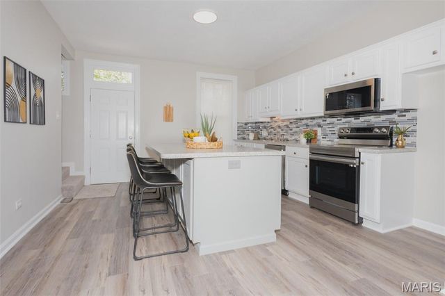 5418 Virginia Avenue, St Louis, MO 63111