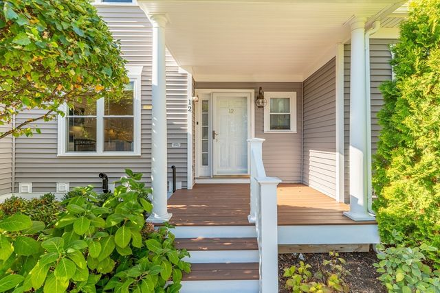 12 Maple Ridge Dr 12, Burlington, MA 01803