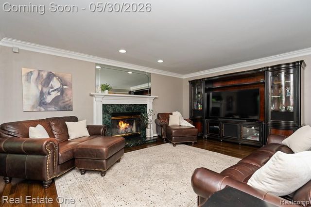 44105 Dunham Court, Clinton Charter Township, MI 48038