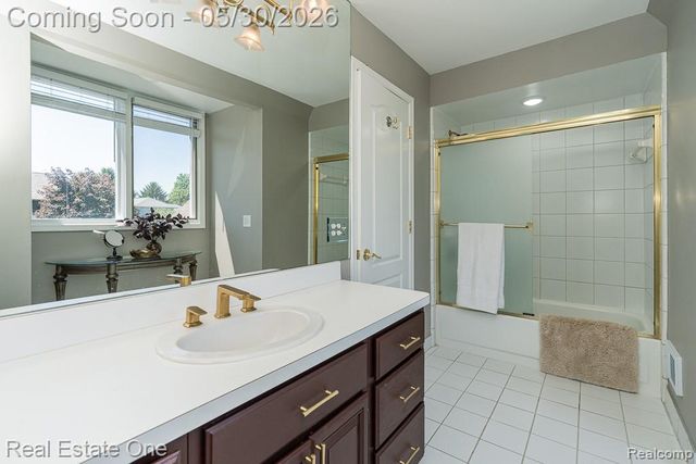 44105 Dunham Court, Clinton Charter Township, MI 48038