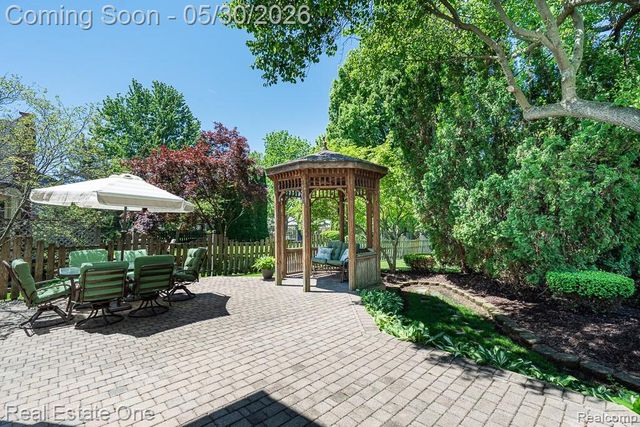 44105 Dunham Court, Clinton Charter Township, MI 48038