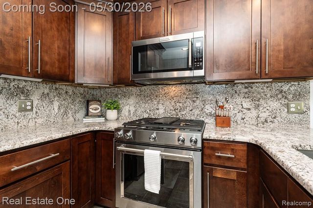44105 Dunham Court, Clinton Charter Township, MI 48038