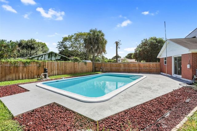 917 Orange Dr, Lake Park, FL 33403