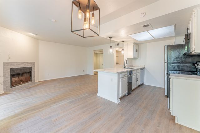 2505 Wedglea 203, Dallas, TX 75211