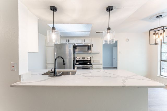 2505 Wedglea 203, Dallas, TX 75211