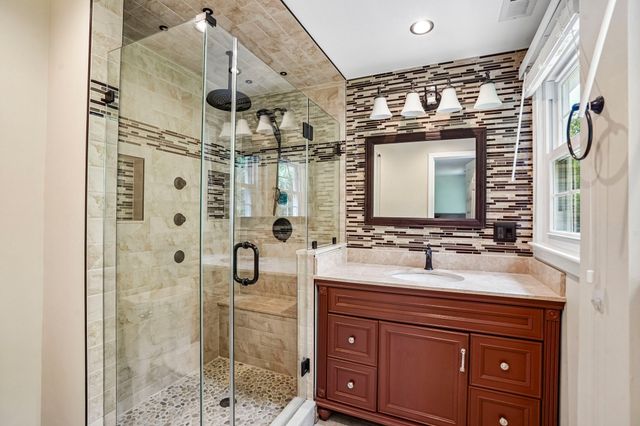 7 Nirvana Dr, Saugus, MA 01906