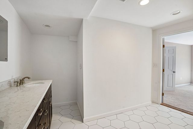 7 Nirvana Dr, Saugus, MA 01906